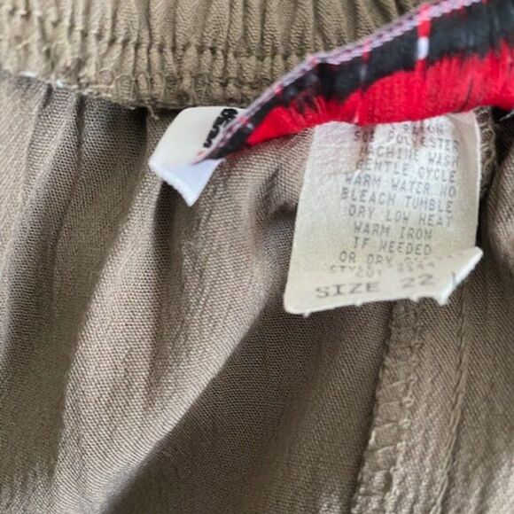 Metro New York Sage Vintage Pleated front flare skirt, size 22 - Picture 4 of 4